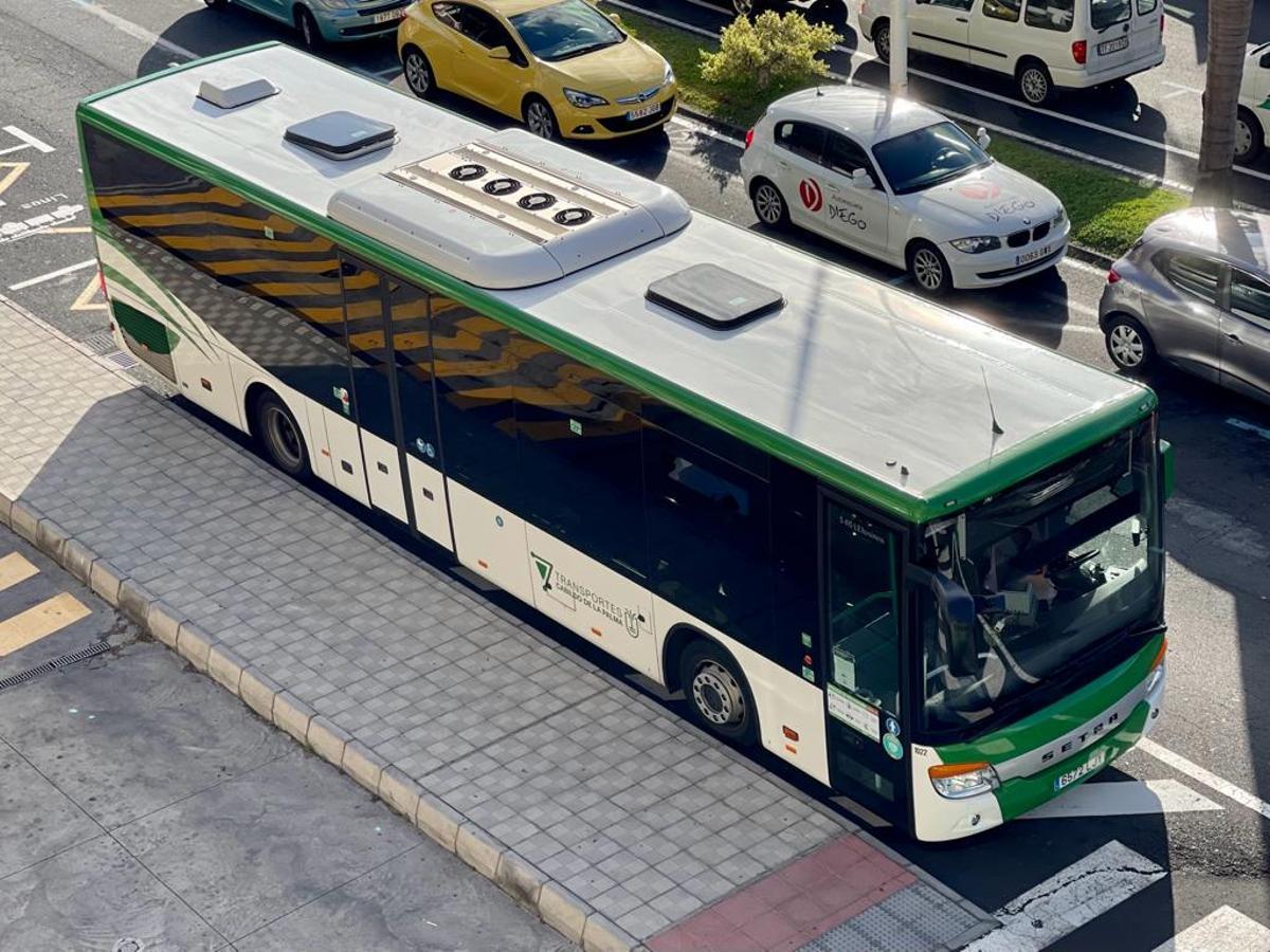 Una de las guaguas de Transportes Insular de La Palma (TILP).