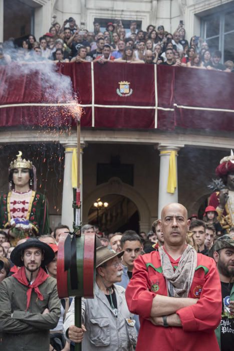 Berga estrena la Patum 2019 amb un passacarrers atapeït i calorós