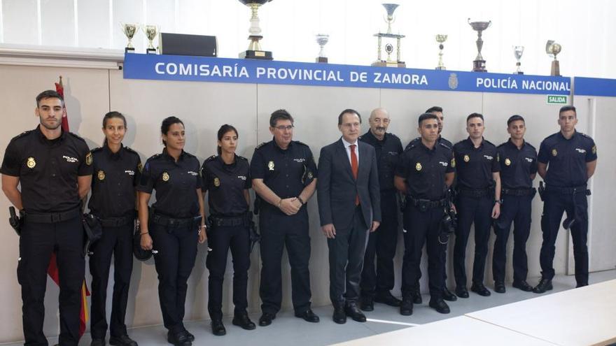 Recepción de los nuevos policías en prácticas en la Comisaría de Zamora.