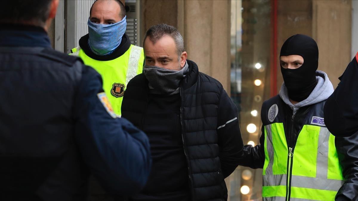 Operación policial contra el crimen organizado en la calle Espronceda.