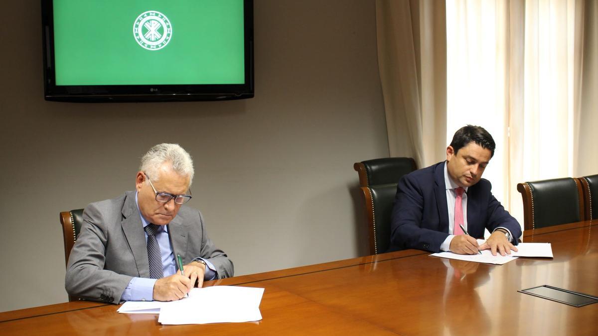 Renovación del convenio entre el Colegio de Gestores y la Universidad Católica.