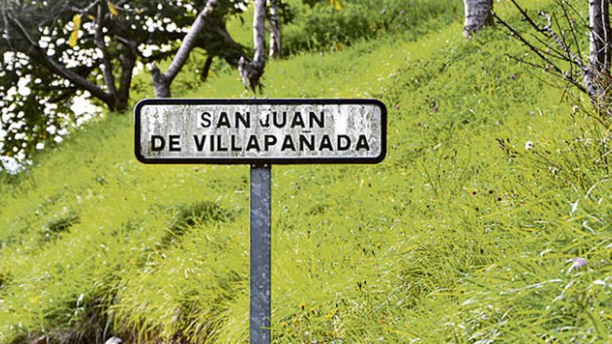 La vecina de San Juan Cuqui Díaz, de niña, vestida de asturiana.