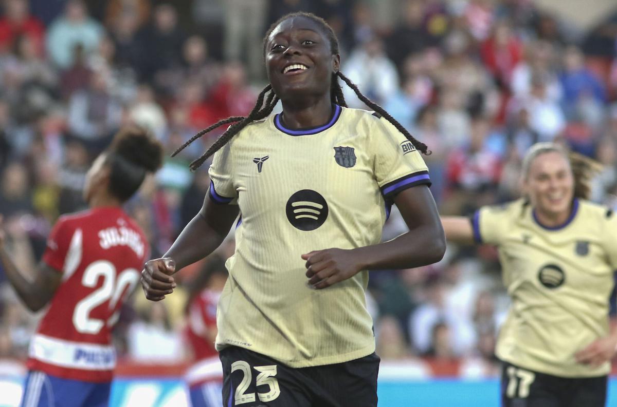 Aïcha Cámara celebra el segundo gol del Barça al Granada durante la jornada 21 de la Liga F.