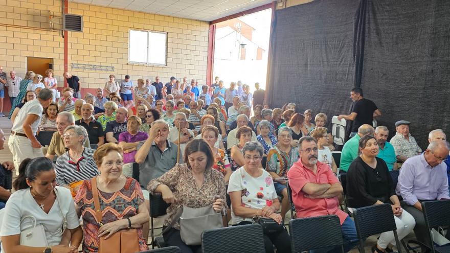 Santa Cristina se viste de largo en la presentación del libro póstumo de Saturnino Cardó