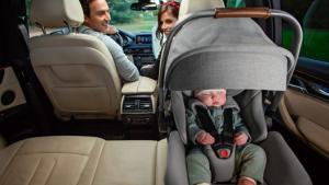 ¿Cuál es el asiento del coche más seguro para ubicar la silla de tu hijo?