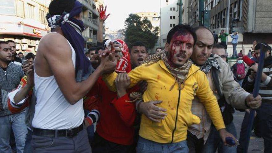 Duros enfrentamientos en El Cairo