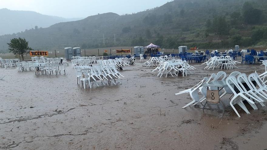 La intensa lluvia ha obligado a cancelar las actividades de l&#039;Aplec de Forcall esta tarde.