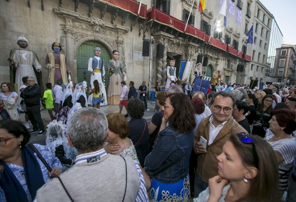 El pregón de las Hogueras 2019 da la bienvenida al Fuego a la ciudad de Alicante