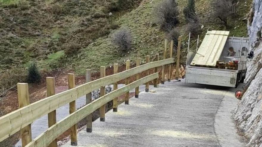 Trabajos en el tramo final de la pista. | M. V.