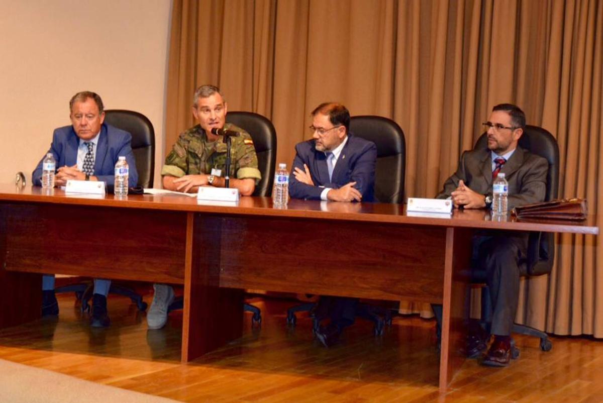 Charla sobre alcohol y drogas en la base de Cerro Muriano