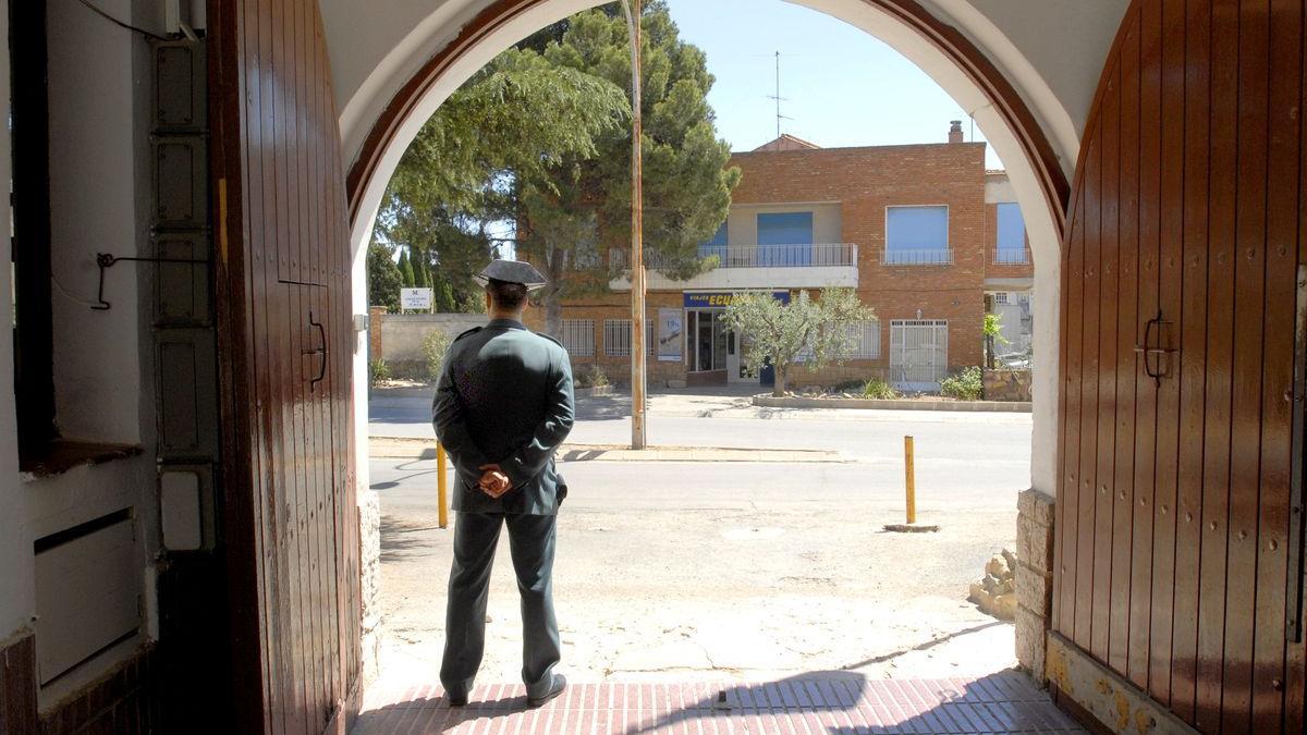 Algunos guardias civiles se quedan de 'okupas' en las viviendas del cuerpo al jubilarse.