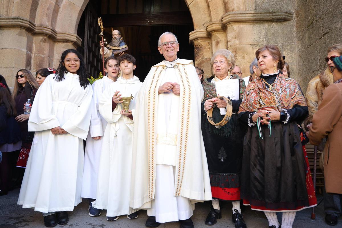 Fotogalería | Así se ha vivido la bendición de las mascotas cacereñas por San Antón