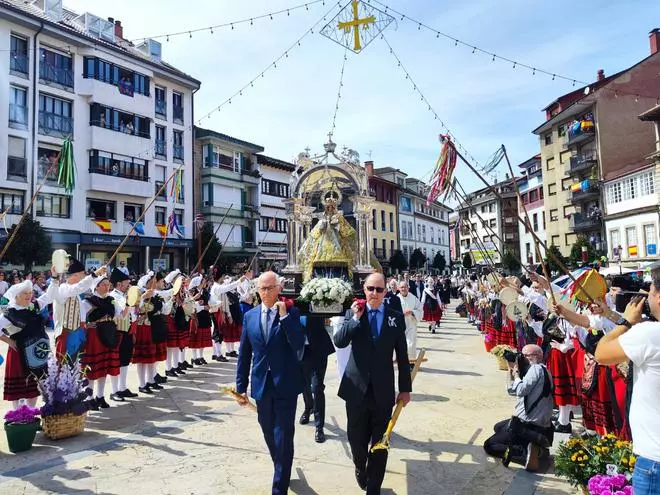 En imágenes: Villaviciosa vibra con la Portalina y la danza del Portal