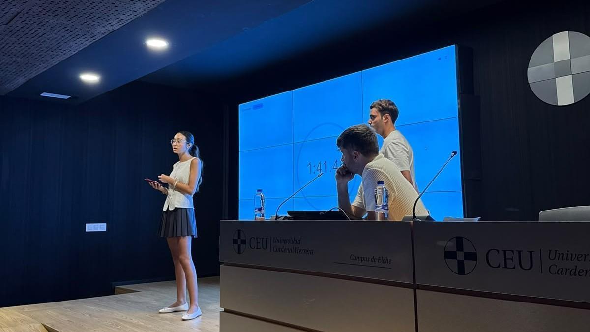 El CEU de Elche ha puesto en marcha su Club de Debate, una iniciativa impulsada por Campus Life para que los estudiantes aprendan a mejorar su oratoria.