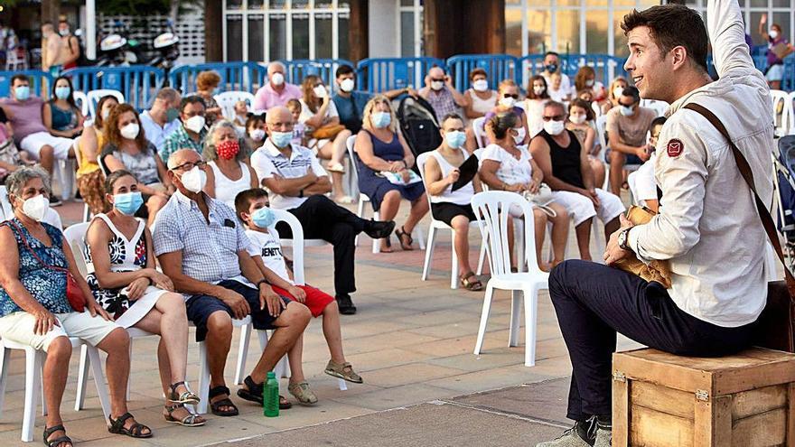 Una de las actuaciones del Borja Port Art en la playa.