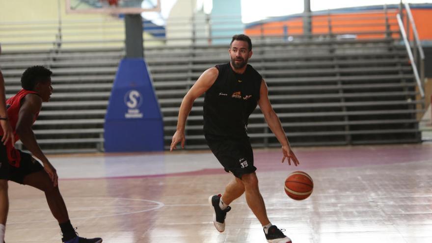 Carlos Cabezas, con la camiseta de Guaros