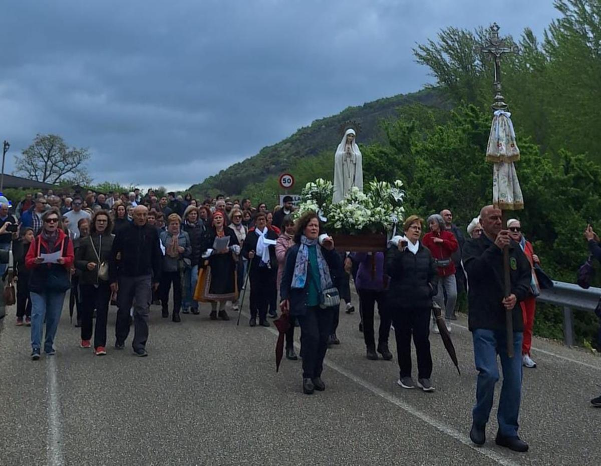 La devoción hispanolusa a la Virgen de Fátima se congrega a la vera del río Manzanas