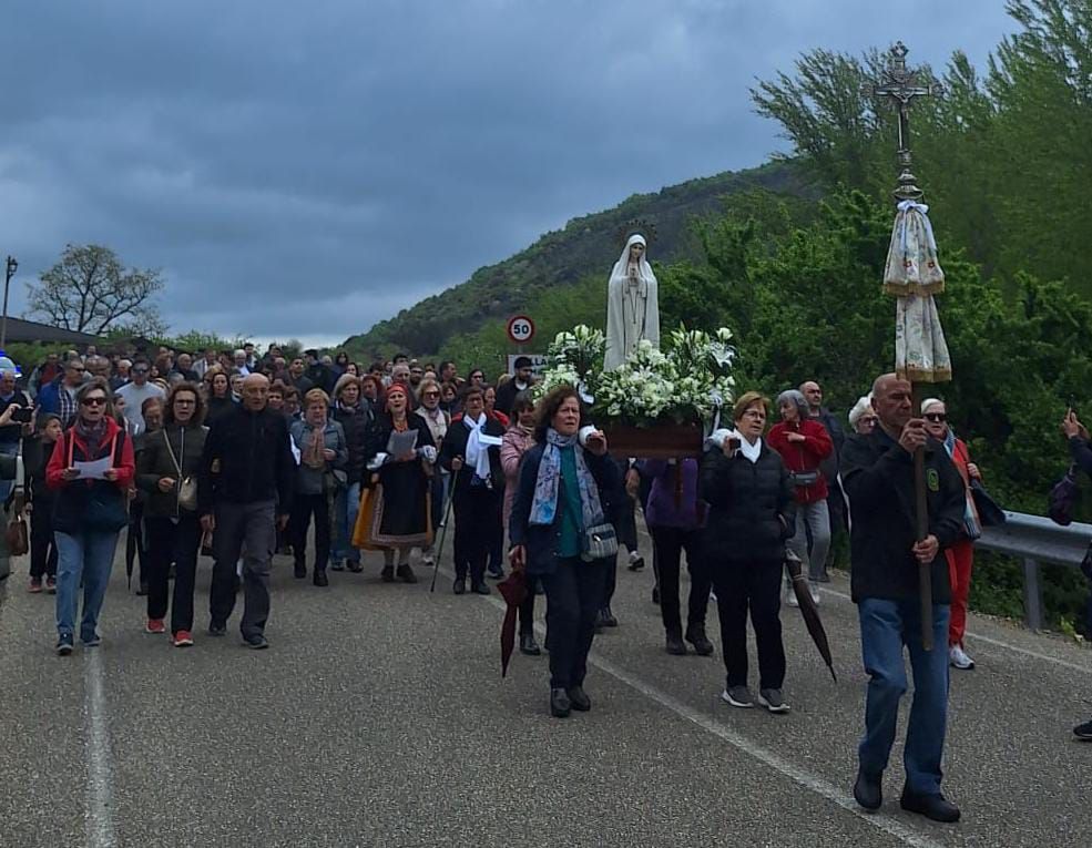 La devoción hispanolusa a la Virgen de Fátima se congrega a la vera del río Manzanas