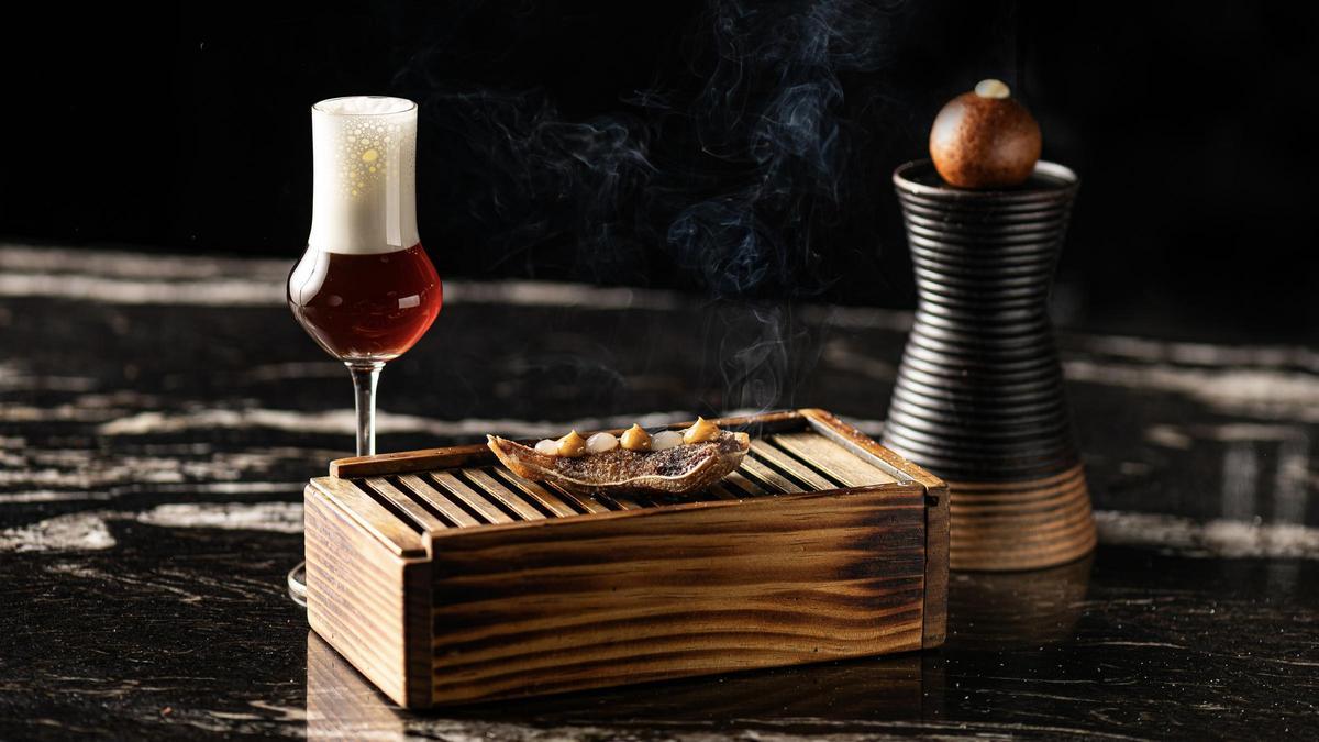 Consomé, oreja y buñuelo: una de las secuencias de Ancestral.