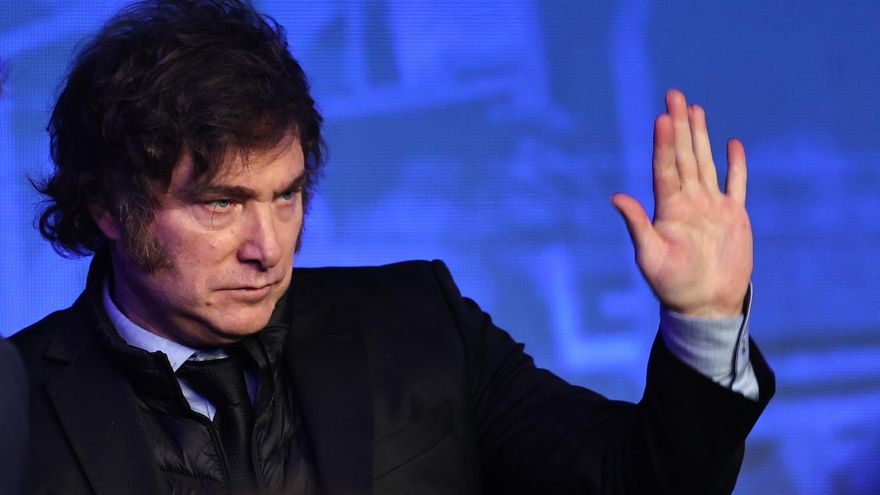 Milei dice que quiere clavar el &quot;último clavo&quot; en el ataúd de Cristina Kirchner y ella dice que quiere matarla