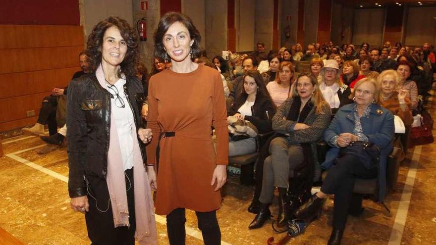 Mercè Brey (izquierda) fue presentada por Elba Pedrosa. // Alba Villar