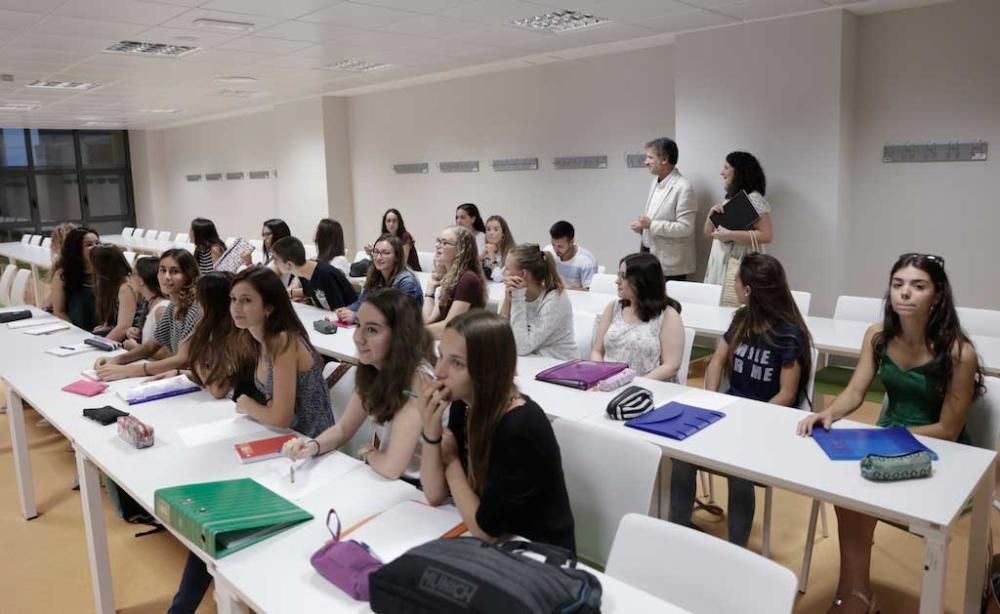 Um 8.30 Uhr (s.t.) haben am Dienstag (12.9.) die Vorlesungen an der neu eingerichteten Fakultät für Medizin an der Balearenuniversität UIB begonnen. Neun von zehn Studierenden sind Frauen.