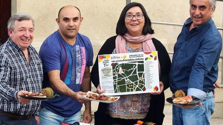 Los hosteleros A. Rivero, de Casa Ferreira; I. Pino, de Macdona y Jesús Maceira, de Saudade junto a la teniente de alcalde Chus Garrote. // A.H.