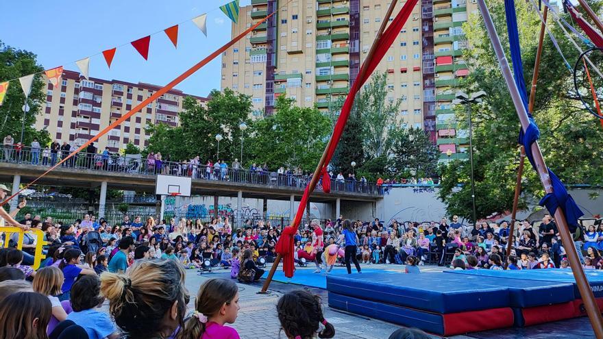El Festival de Circo Social llena de acrobacias el barrio de San José