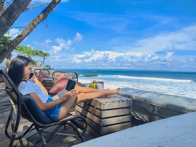 9 profesiones para vivir viajando por el mundo