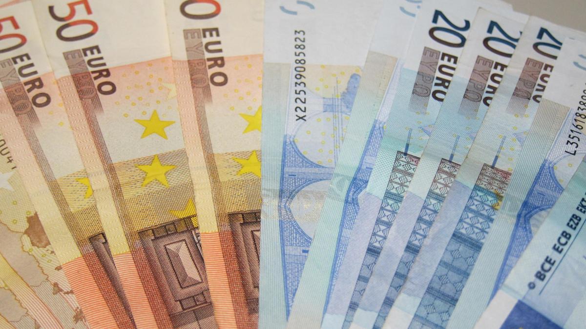 Archivo - Billetes de euro, dinero