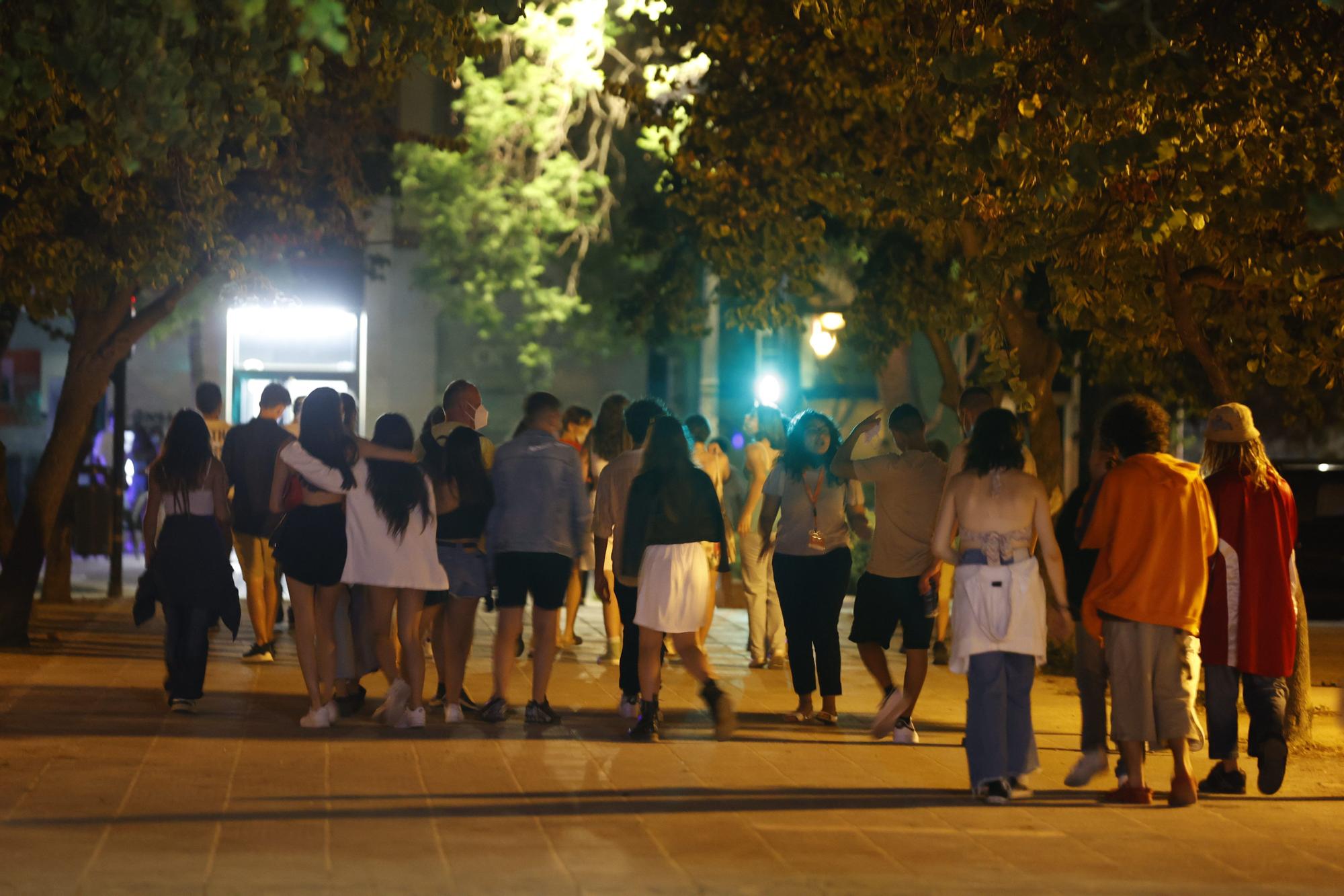 Controles antibotellón en València y cierre del ocio a las 00.00 horas