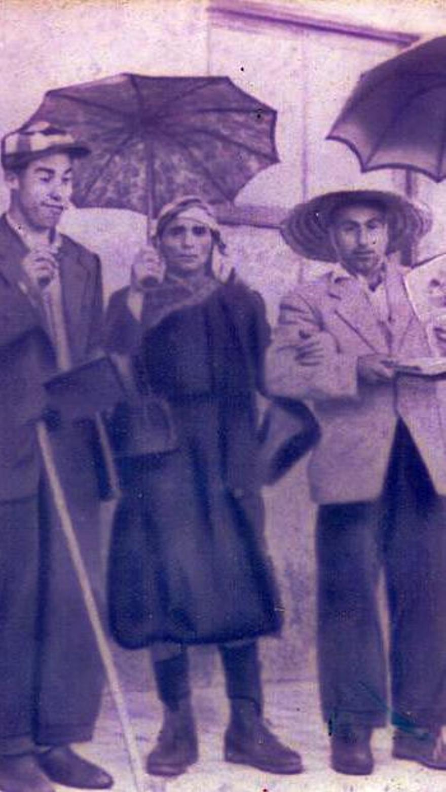 Carnaval de Vilanova sobre 1950. Roque Solla, Jose o Raxeiro e Manuel Blanco.  | //