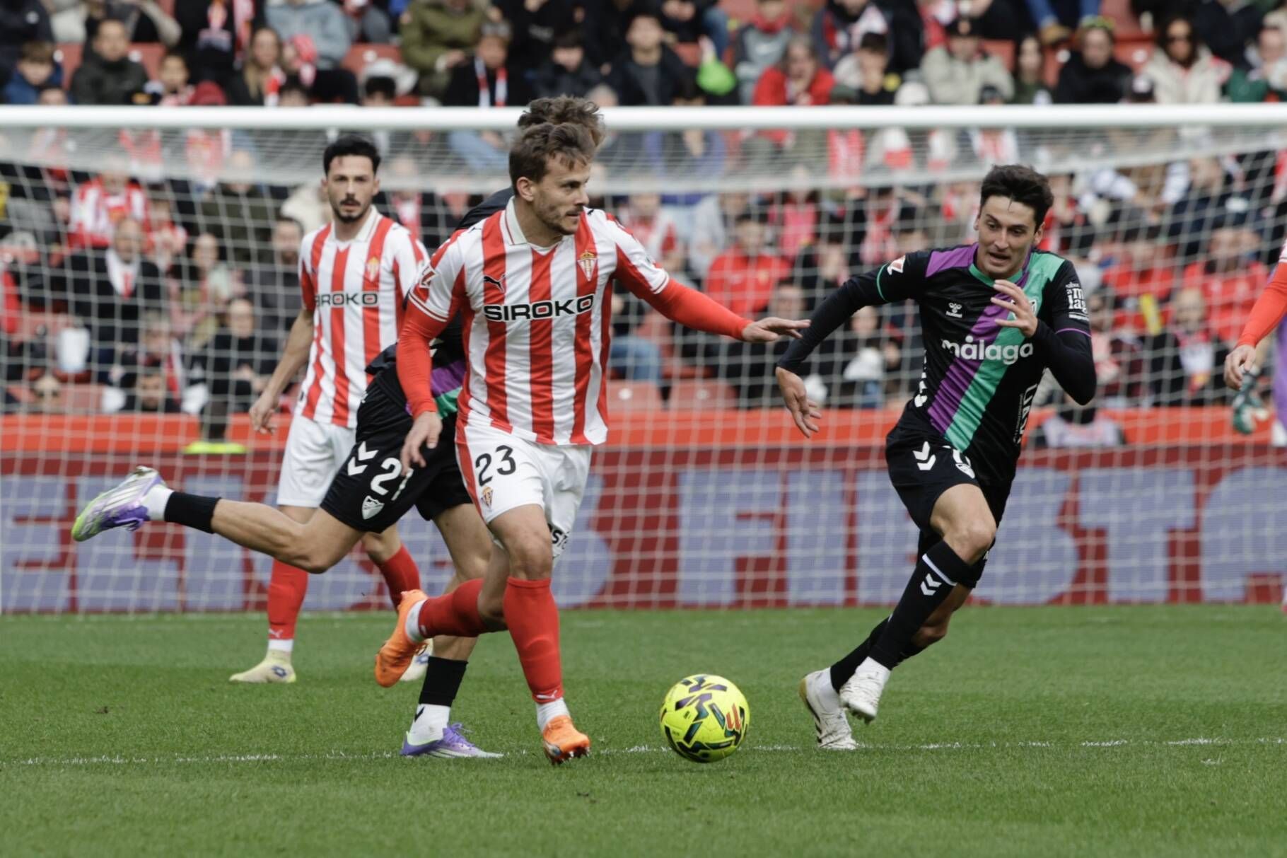 EN IMÁGENES: El partido Sporting- Málaga en el Molinón
