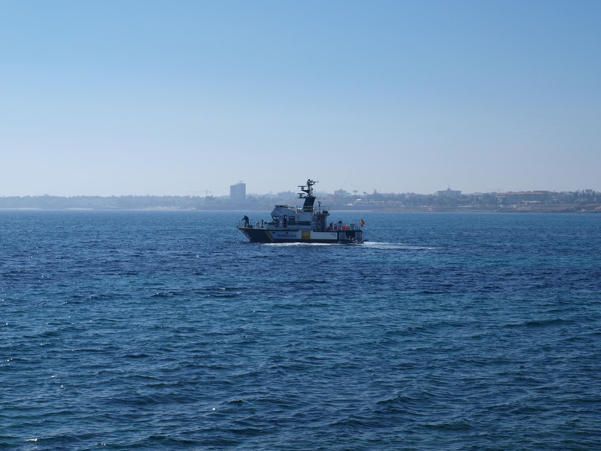 La Guardia Civil busca al conductor de un vehículo hallado en un acantilado de Punta Prima