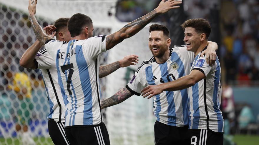 La noche redonda de Messi: mil partidos, primer gol en eliminatorias y cuarta vez en cuartos
