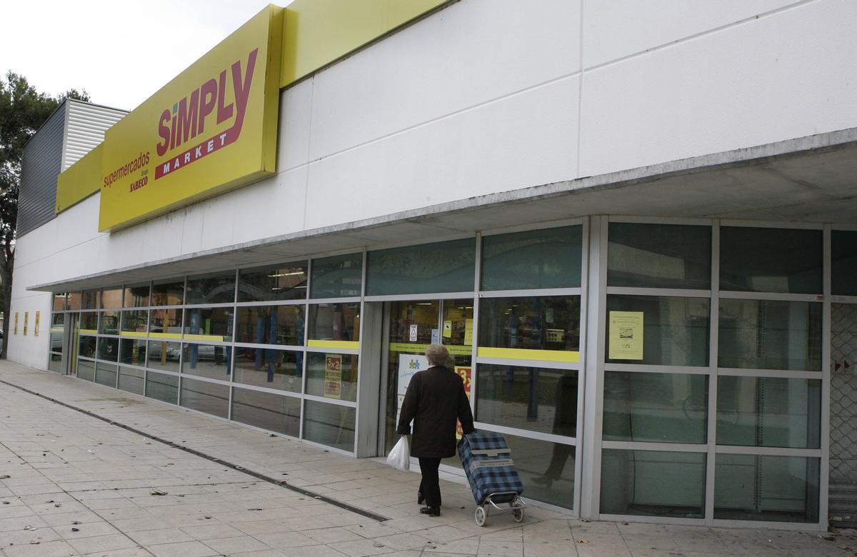 Entrada a una tienda Simply, la marca que sustituyó a Sabeco.