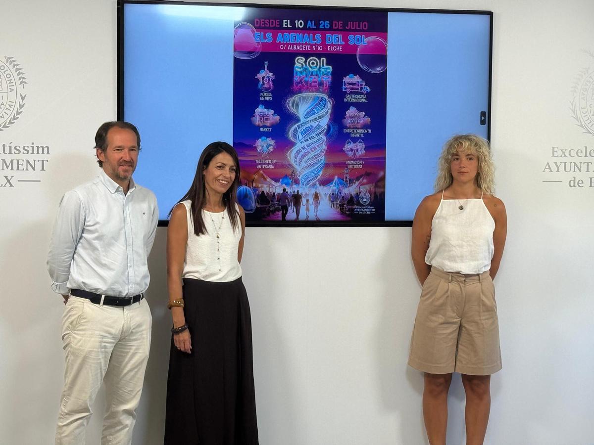 La edil, Irene Ruiz, presenta el cartel de Sol Market.