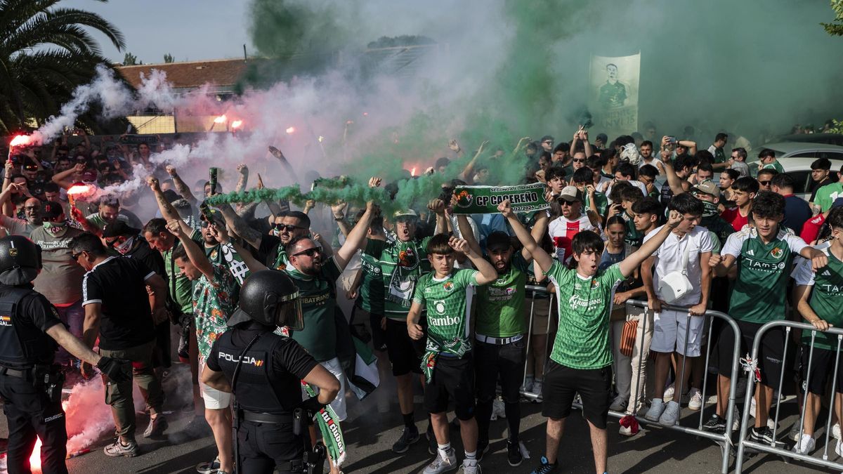 Las imágenes del ambiente en el Príncipe Felipe antes del Cacereño-Estepona