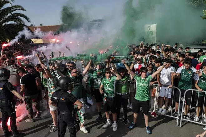 Las imágenes del ambiente en el Príncipe Felipe antes del Cacereño-Estepona