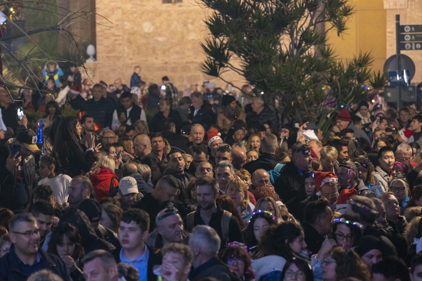 Así se celebró Nochevieja y la entrada de 2024 plaza de la Constitución de Torrevieja