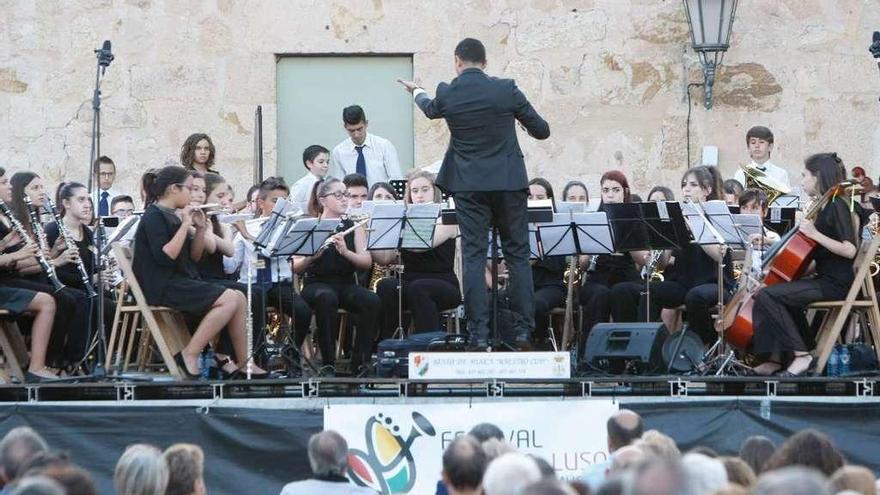 La banda de Benavente ante la seo capitalina