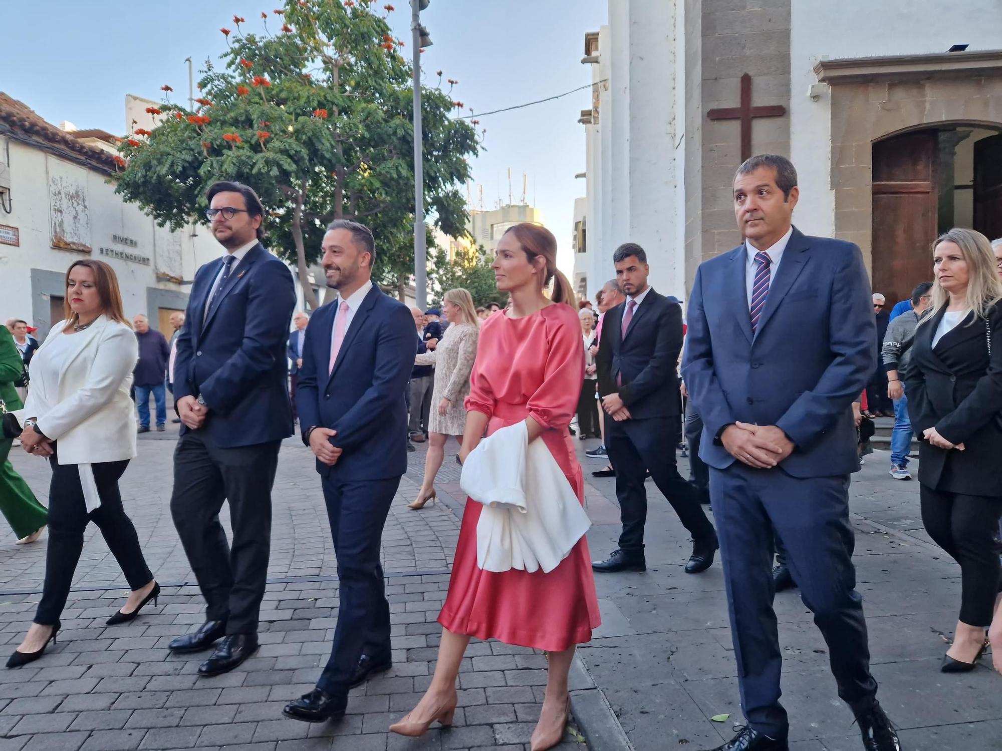 Procesión de la imagen de María Auxiliadora por las calles de San Gregorio, en Telde