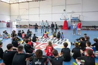 Sergi Martínez i Djordjevic visiten el campus del Bàsquet Girona