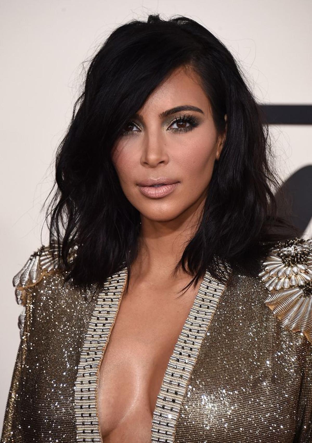 La media melena morena de Kim Kardashian