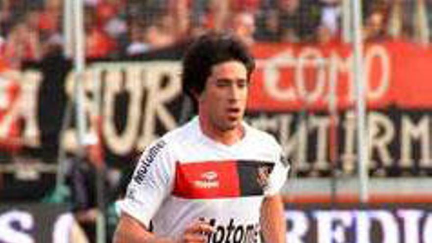 Pablo Pérez, durante un partido reciente con la camiseta del Newell´s.