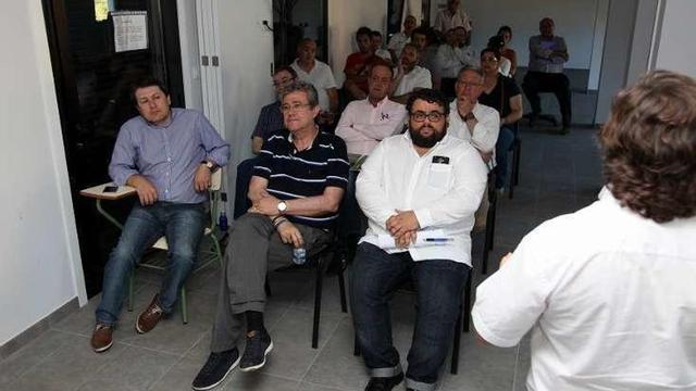 Reunión en el Concello de Leiro.  // FdV