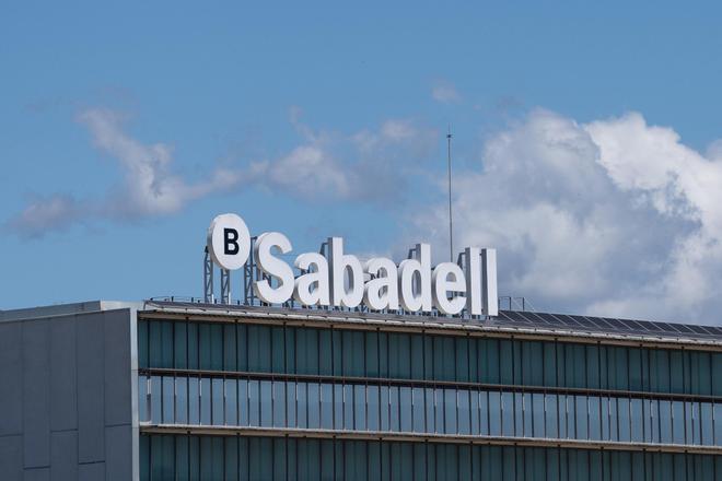 David Martínez, el exconsejero del Sabadell que apostó por BBVA en la opa, vende el 1,5% de su posición