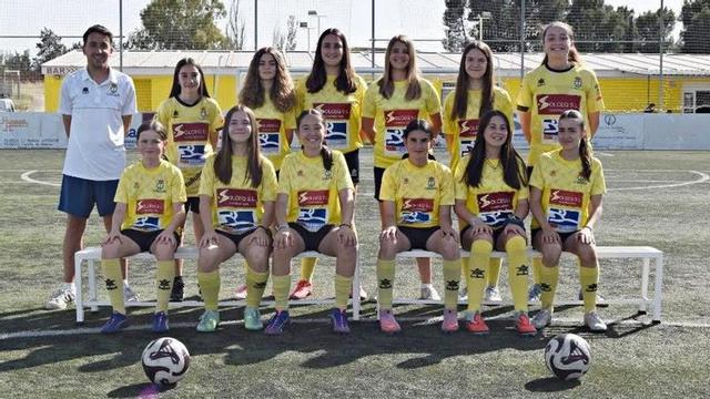 El equipo está formado por varias jugadoras de la comarca:. | SERVICIO ESPECIAL