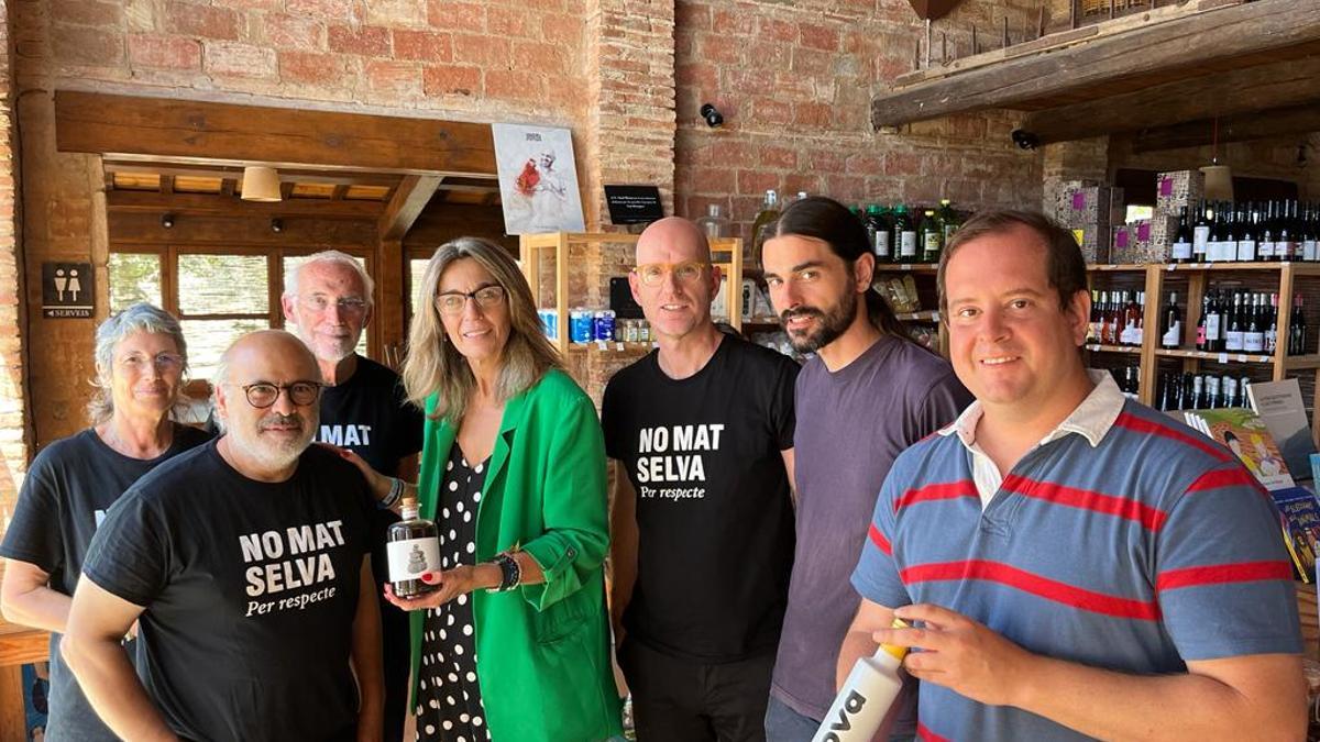 Concepció Veray es reuneix amb els representants de la plataforma NO a la MAT Selva.