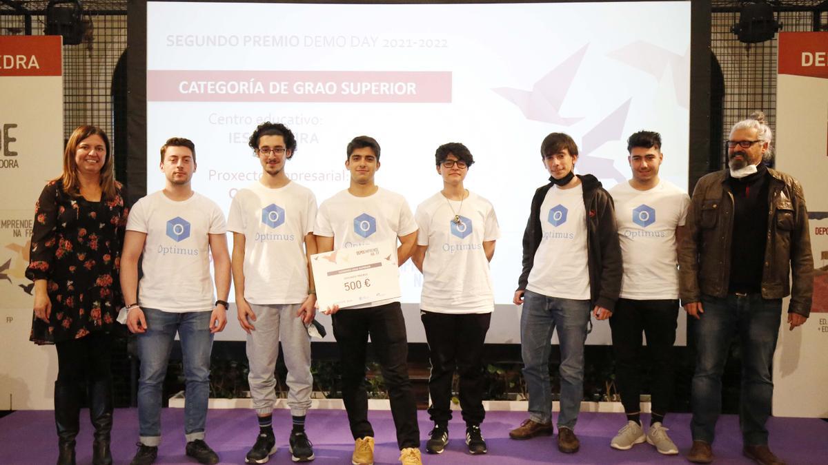 Los alumnos del IES Rodeira en la entrega del premio en la Diputación.